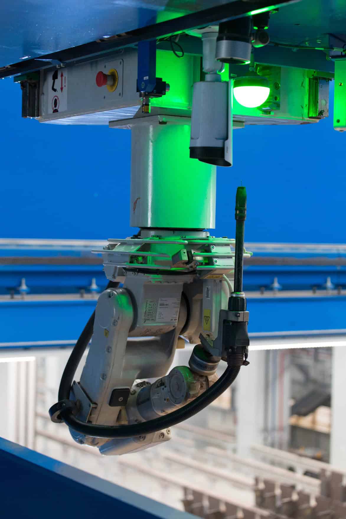 内部溶接監視用カメラを内蔵したゴライアス・ブロック溶接ガントリーの溶接ロボット